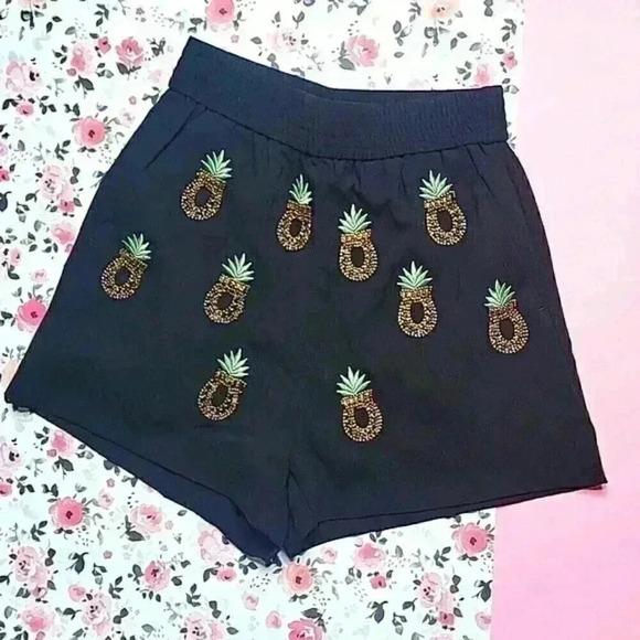 H&M Pineapple Shorts - Picture 1 of 3